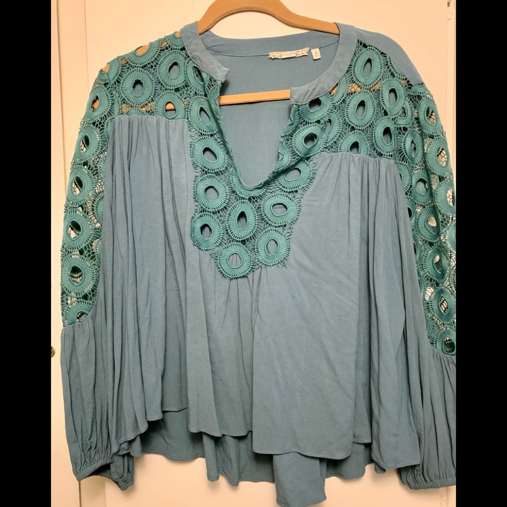 Buckle Gimmicks Crochet Top